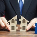 Lawyer,Controls,Separation,And,Connection,Of,House,Between,Husband,And